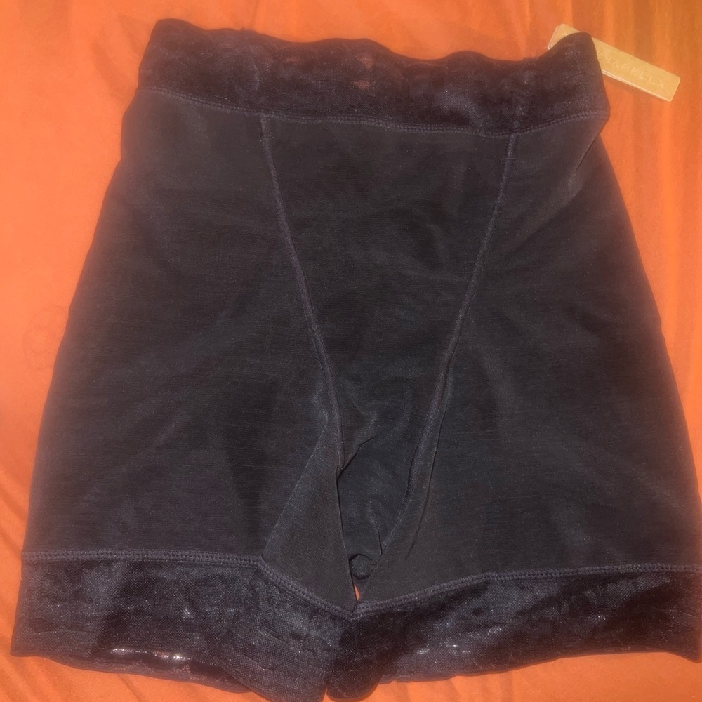 Black Mid-rise Butt Lifting Shaper Short from Shapellx